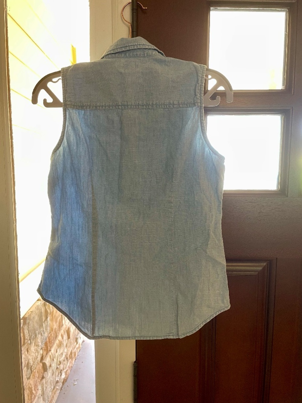 J. Crew Sleeveless chambray button-up shirt in signature fit, XS - Picture 2 of 5
